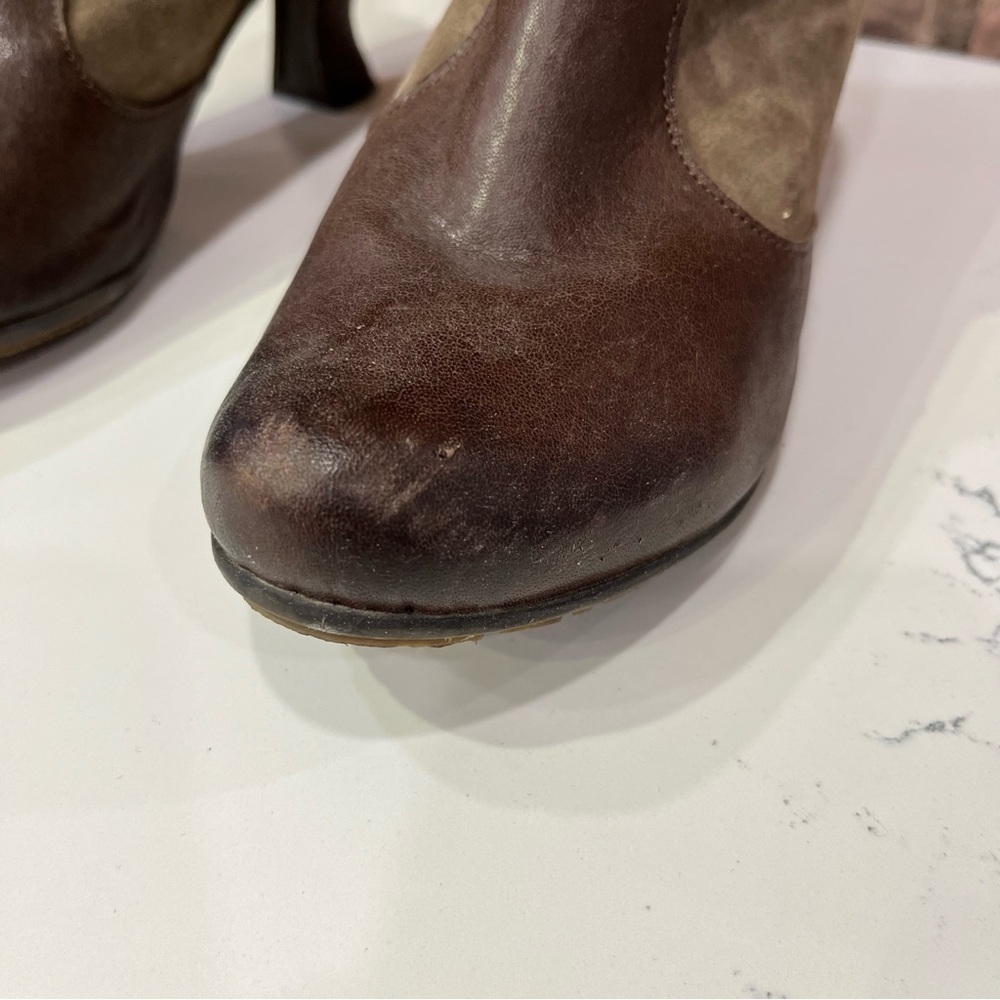 Gold Button suede Boots - Picture 10 of 10
